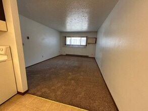 671 24th St W in Dickinson, ND - Building Photo - Building Photo