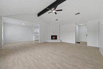 7618 Breda Dr in Baytown, TX - Building Photo - Building Photo