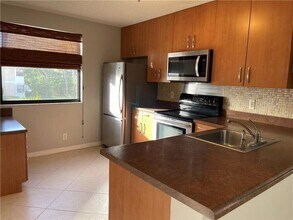 5701 Riverside Dr in Coral Springs, FL - Building Photo - Building Photo