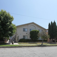 710 S 5th St in Burbank, CA - Foto de edificio - Building Photo