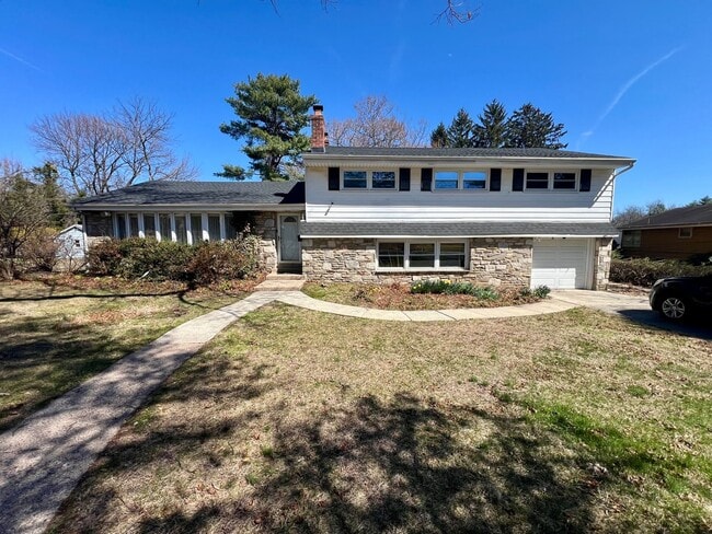 property at 303 Hedgerow Ln