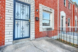 2123 Graythorn Rd in Middle River, MD - Foto de edificio - Building Photo