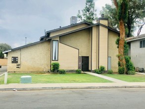 4609 Country Place Ln in Bakersfield, CA - Building Photo - Building Photo