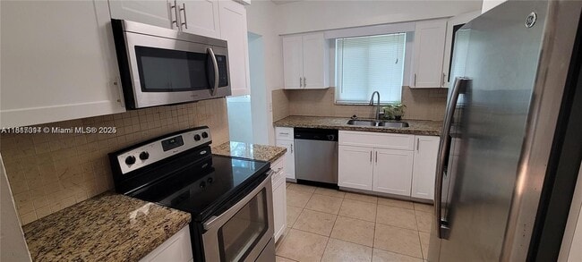 15110 NE 9th Ct in North Miami Beach, FL - Building Photo - Building Photo