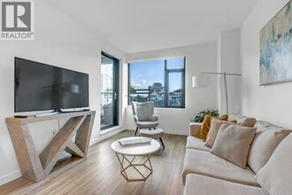 210 E 5th Ave in Vancouver, BC - Building Photo - Building Photo