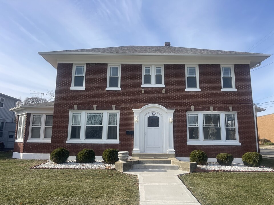 272 N Porter St in Elgin, IL - Foto de edificio