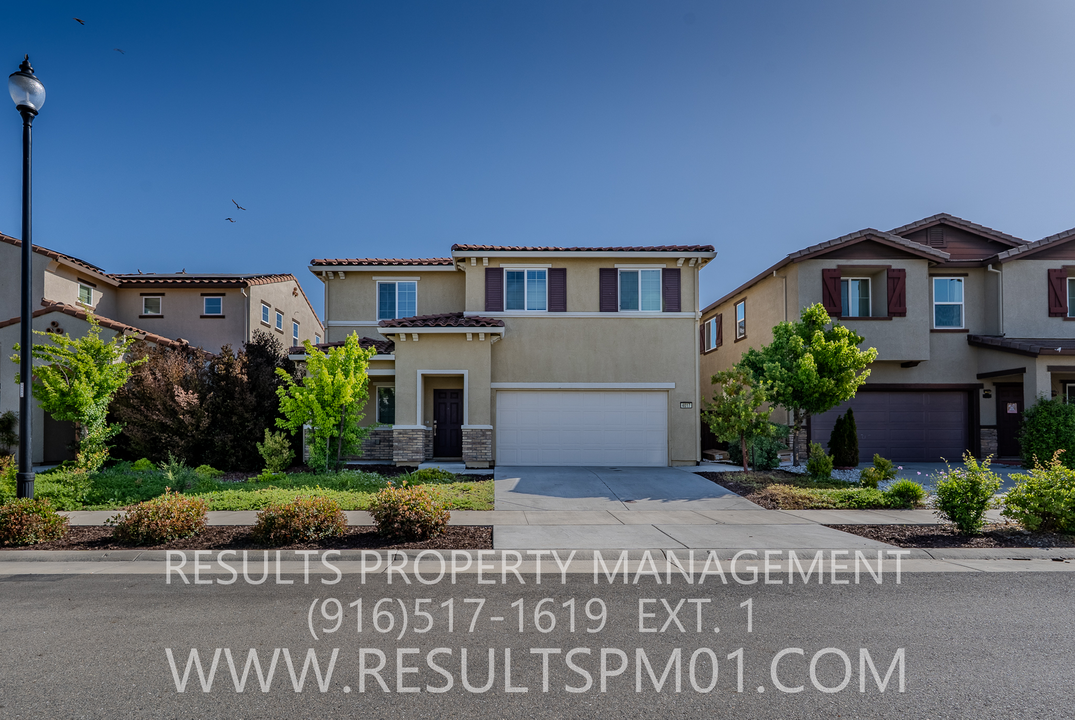 4017 Fairgrove Ln in Roseville, CA - Building Photo