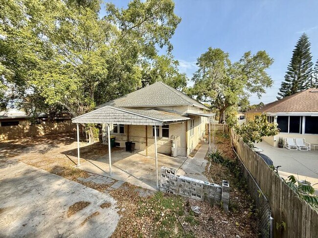 641 Mehlenbacher Rd in Belleair Bluffs, FL - Building Photo - Building Photo