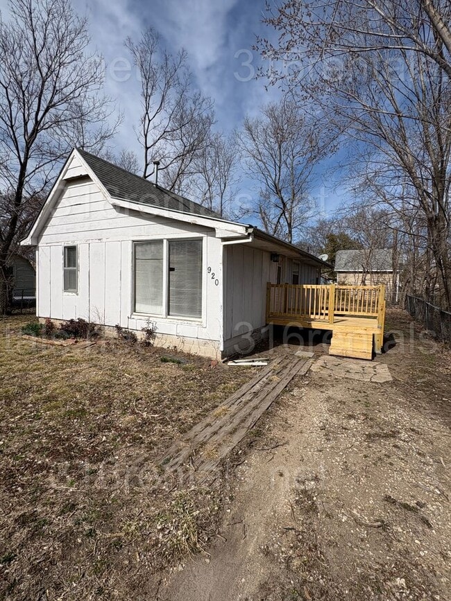 property at 920 SE 6th St