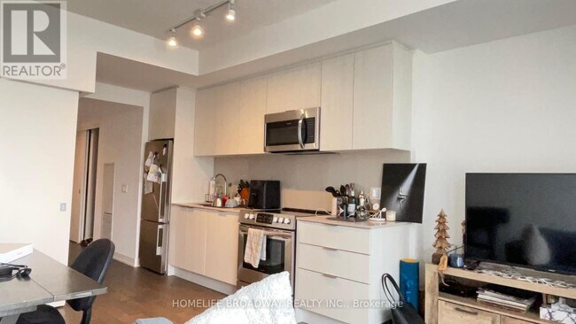 25-2225 Richmond St E in Toronto, ON - Building Photo - Building Photo