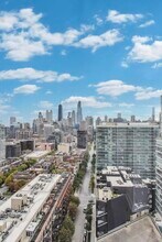 700 N Larrabee St, Unit 1909 in Chicago, IL - Building Photo - Building Photo