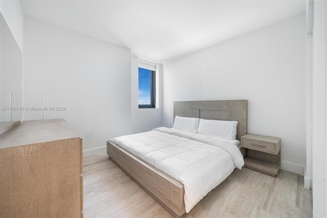property at 121 NE 34th St