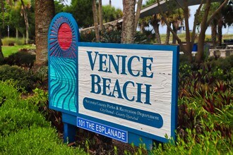 713 W Venice Ave in Venice, FL - Building Photo - Building Photo