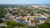 2706 Brookshire Dr in Carrollton, TX - Foto de edificio - Building Photo