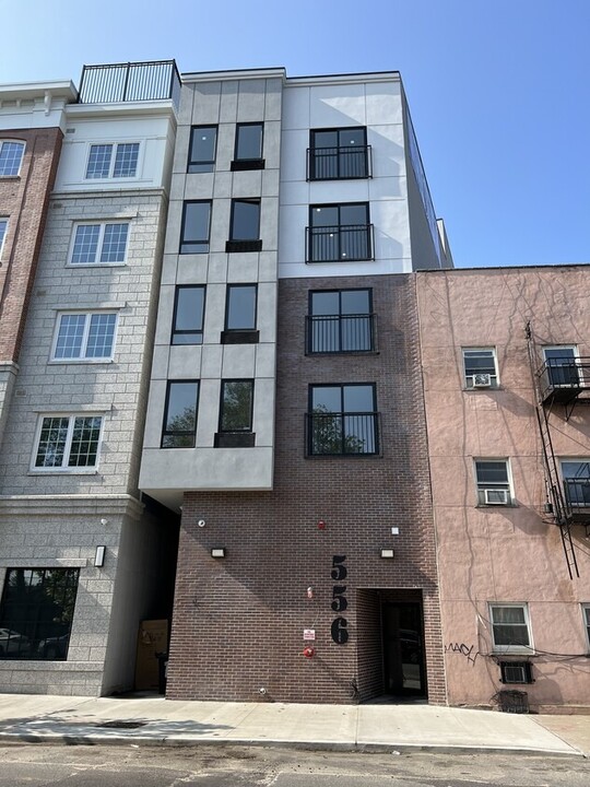 556 Market St in Newark, NJ - Building Photo