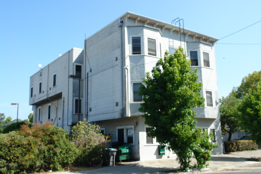 1086 41st St in Emeryville, CA - Building Photo