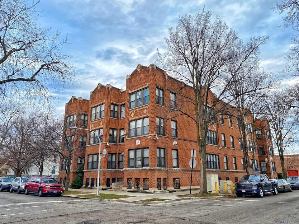 5000 W Monroe St in Chicago, IL - Building Photo