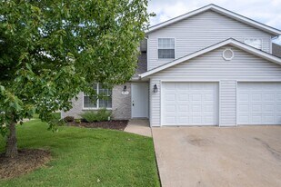 2612-2614-2614 Northampton Dr in Columbia, MO - Building Photo