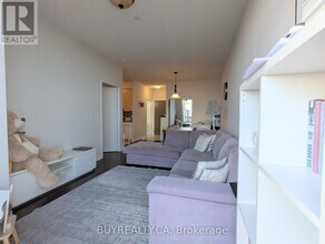35 Saranac Blvd in Toronto, ON - Building Photo - Building Photo