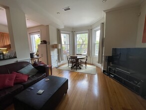 1757 Beacon St, Unit 1 in Brookline, MA - Building Photo - Building Photo