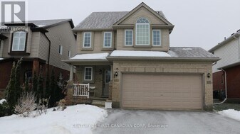 995 Oakcrossing Rd in London, ON - Building Photo