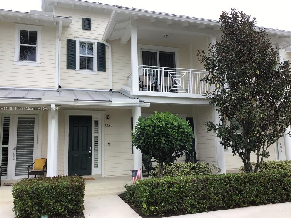 3223 Hemingway Dr in Jupiter, FL - Building Photo