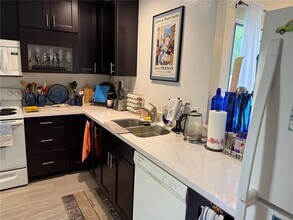 2216 Bahia Vista St in Sarasota, FL - Building Photo - Building Photo