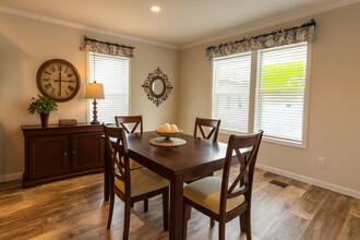 10611 Lyons Ct in Fair Haven, MI - Foto de edificio - Building Photo