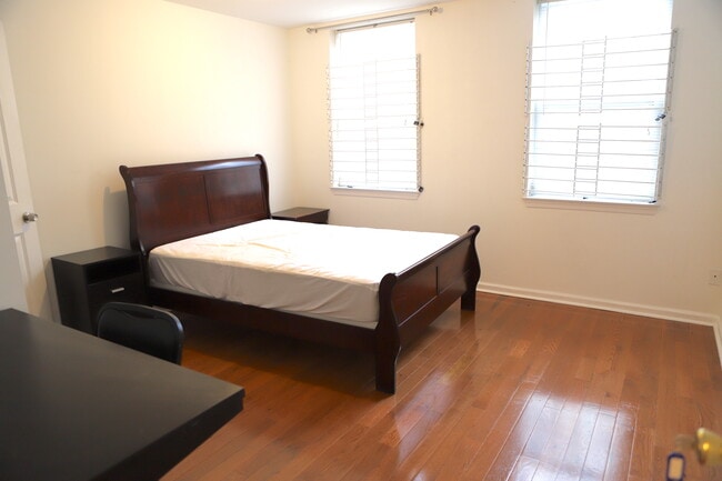 1703 Page St, Unit A in Philadelphia, PA - Foto de edificio - Building Photo