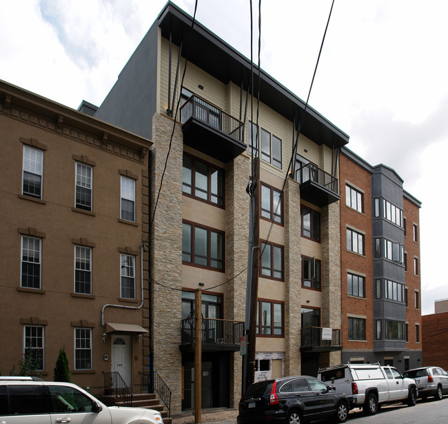 705 Monroe St in Hoboken, NJ - Building Photo - Building Photo