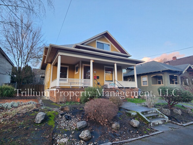 property at 3105 SE Main St