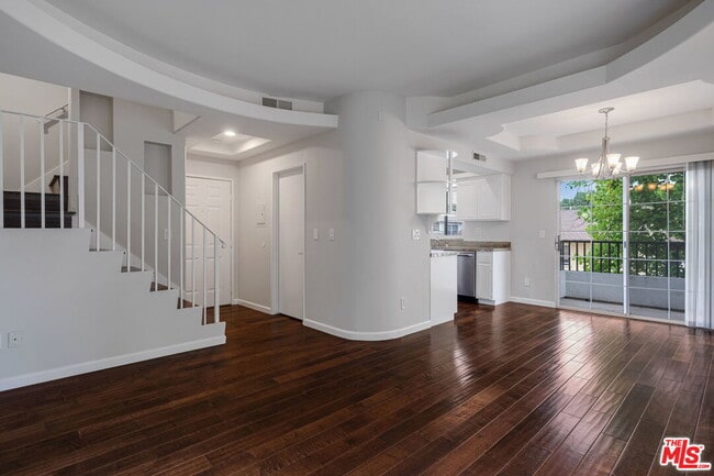 10627 Moorpark St in Los Angeles, CA - Building Photo - Building Photo