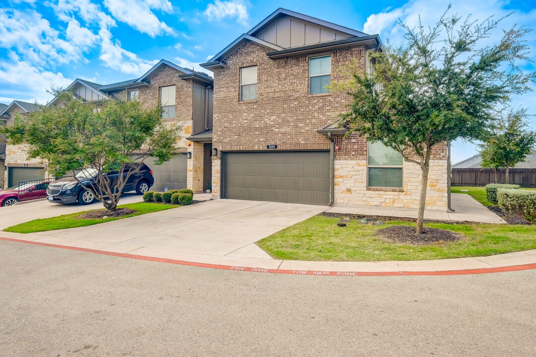 Townes on Tenth Townhomes in Pflugerville, TX - Foto de edificio