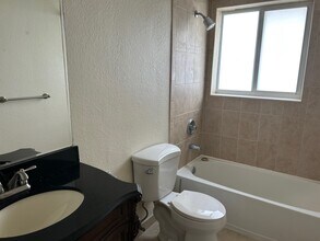 2190 SE 5th St, Unit 8 in Pompano Beach, FL - Building Photo - Building Photo