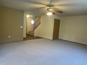2635 Parkfield Dr in West Bend, WI - Building Photo - Building Photo