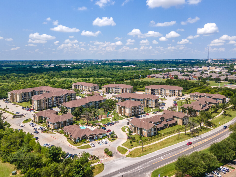 The Veranda in Denton, TX - Building Photo