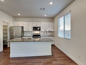 9758 N Camino Benicardo in Tucson, AZ - Building Photo - Building Photo