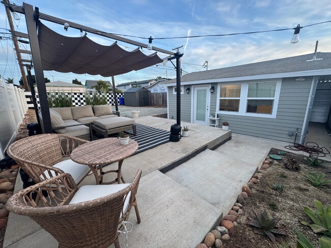 2501 Sumac Dr in San Diego, CA - Foto de edificio - Building Photo