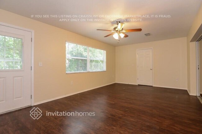 3810 17th Ave Dr W in Bradenton, FL - Foto de edificio - Building Photo