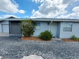 1817 Marbeth St in Sarasota, FL - Building Photo