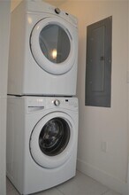 9117 NW 33rd St in Doral, FL - Building Photo - Building Photo