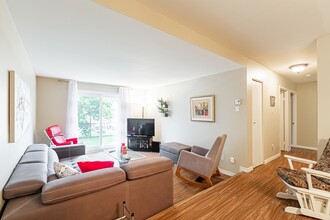 660 Théberge St in Terrebonne, QC - Building Photo - Interior Photo