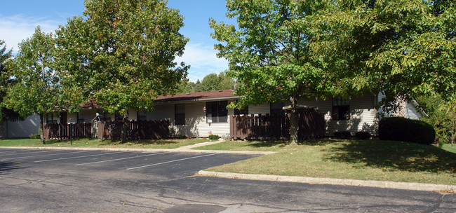 Villa North Apartments in Wooster, OH - Building Photo - Building Photo