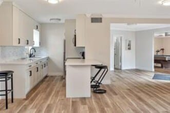 5700 NE 22nd Way, Unit 323 in Fort Lauderdale, FL - Foto de edificio - Building Photo