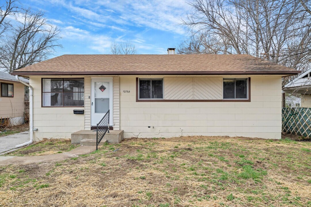 10765 Spring Garden Dr in St. Louis, MO - Foto de edificio