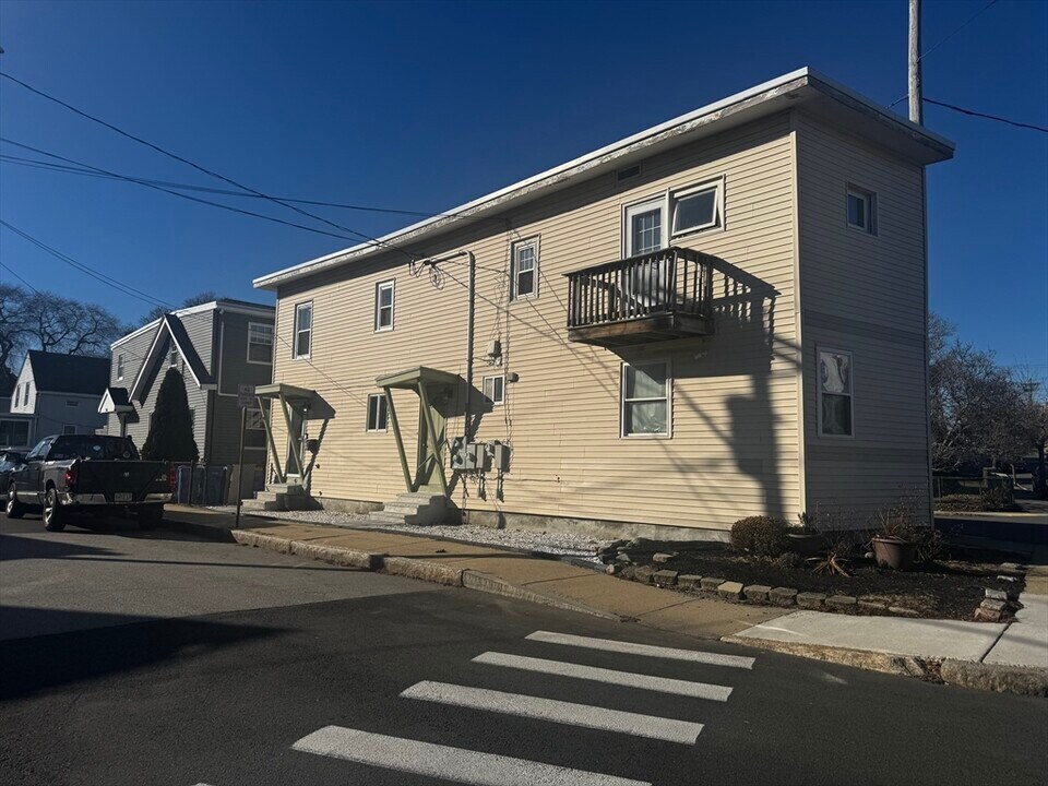 70 Beach Rd in Winthrop, MA - Foto de edificio