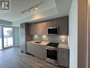 4130 Parkside Village Dr in Mississauga, ON - Building Photo - Building Photo