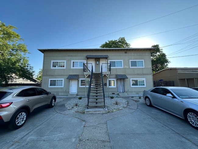 property at 321 Kelly Ct