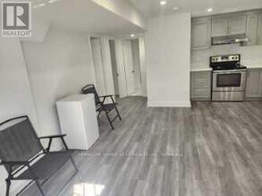 8 Benhurst Cres in Brampton, ON - Building Photo - Building Photo