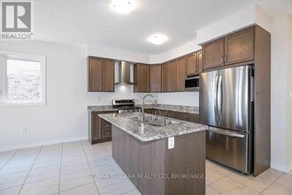 10 Explorer Wy in Thorold, ON - Building Photo - Building Photo